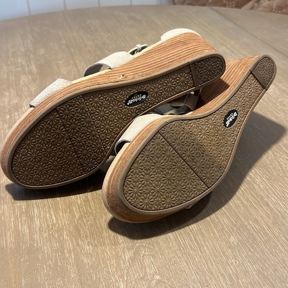 Dr. Scholls Light Gray Wedges​ - Picture 4 of 5